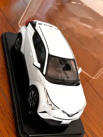 도요타 CHR 미니카 1/43 화이트