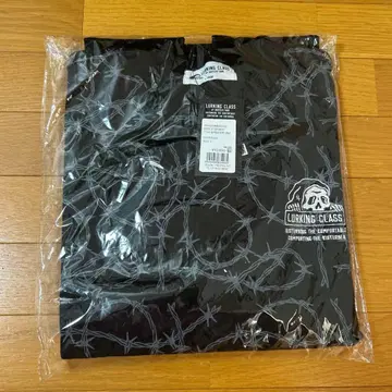 새상품 [ Lurking Class ] 킹 클래스 맨투맨