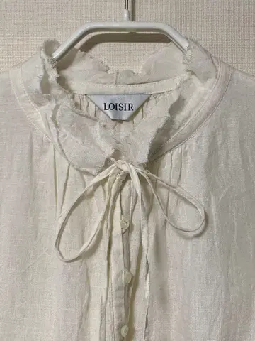 LOISIR 아이보리 오부소매 블라우스