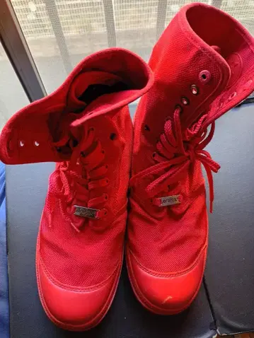 AVIREX 레드 스니커즈