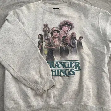 스트레인저 싱스 그레이 맨투맨 S