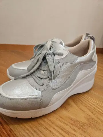 새상품급 여성용 스니커즈