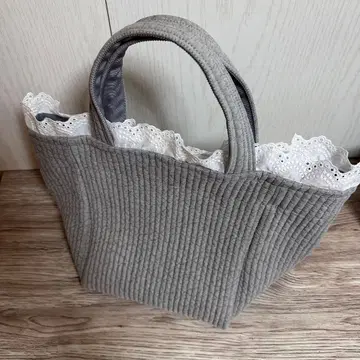 프릴 레이스 달린 누비백