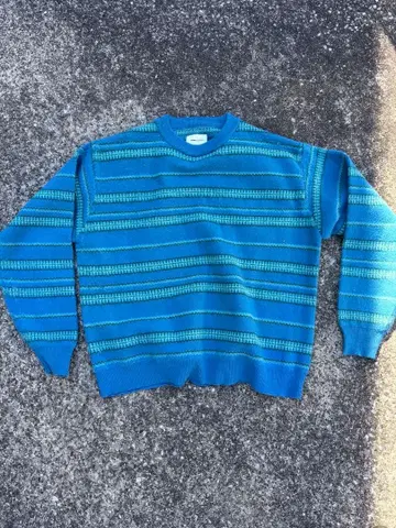 파란색 스트라이프 니트 스웨터