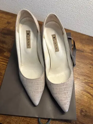 DIANA 그레이 크로커다일풍 하이힐