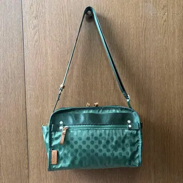 이착 도트 자카드 숄더백