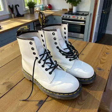 닥터마틴 8홀 화이트 uk6