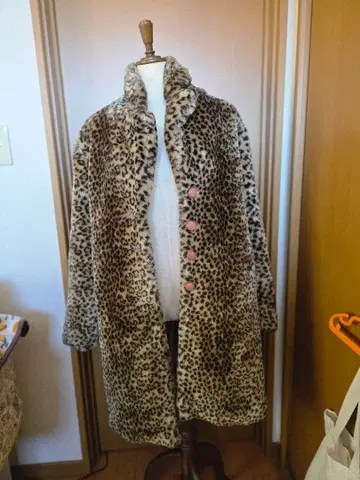 레오파드 무늬 퍼 롱 코트