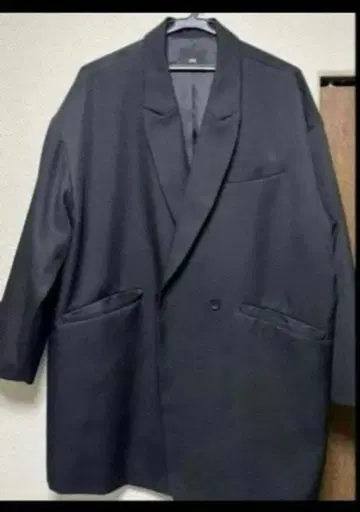 HARE 블랙 체스터 코트