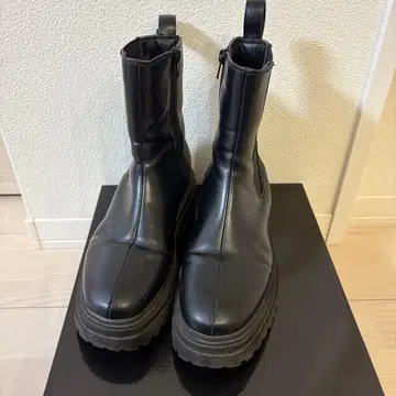 AZUL by moussy 트랙 밑창 사이드 고어 부츠 블랙