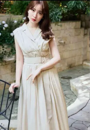 Her lip to Classic Oxford Belted Dress