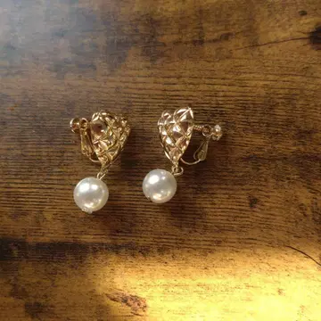 하트형 펄 장식 클립식 귀걸이