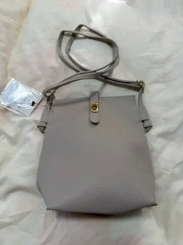 그레이 숄더백