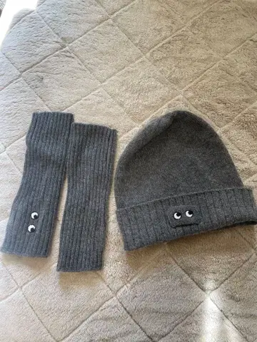 유니클로 ANYA HINDMARCH 그레이 니트 모자 암워머 세트