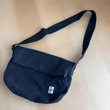 CHUMS 블랙 숄더백