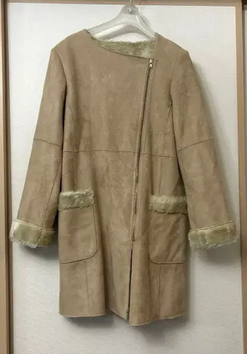 새상품급 beams 베이지 퍼 달린 무스탕 코트 빔즈