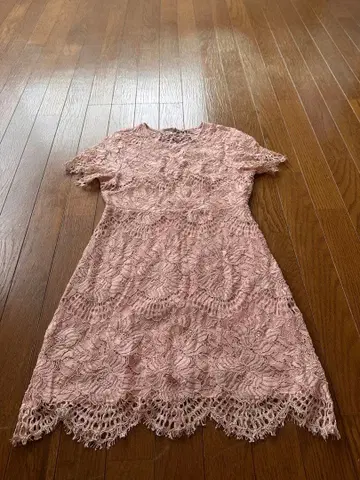 핑크 레이스 반팔 무릎 기장 원피스