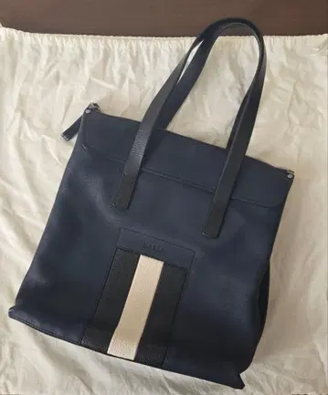 BALLY 네이비 가죽 토트백