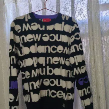 뉴발란스 로고 스웨터 블랙/화이트/퍼플