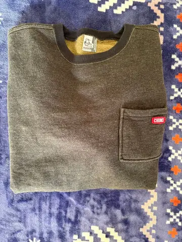 CHUMS 다크 그레이 크루넥 트레이닝복