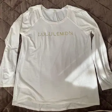 할인 LULULEMON 화이트 긴팔 티셔츠