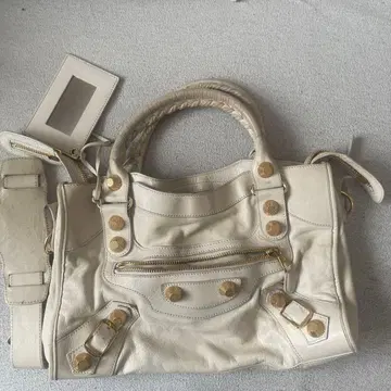 화이트 가죽 숄더백