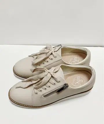 [ 미사용 새상품 ] un leaf(언리프) 지퍼 스니커즈 23cm