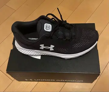 언더 아머 HOVR 블랙 스니커즈