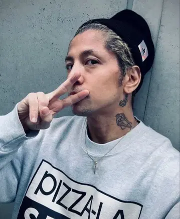 후루야 KJ 착용 H&M 아플리케 비니