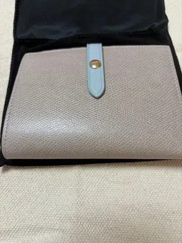 새상품 미사용 가죽 접이식 지갑 베이지