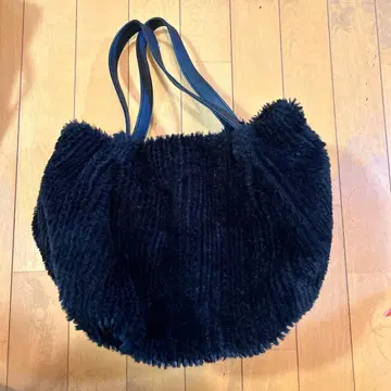 퍼풍 블랙 토트백