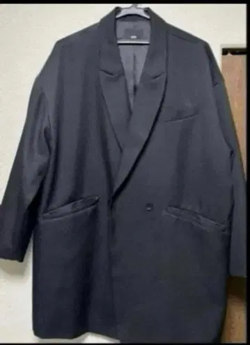 HARE 블랙 체스터 코트