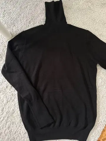 ZARA 블랙 하이넥 니트