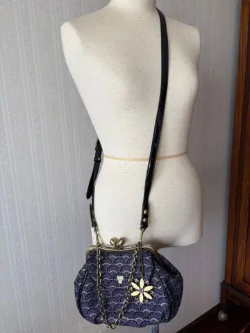 ANNA SUI 보라색 가마구치 숄더백 안나수이