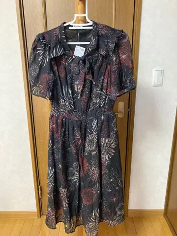 엑시즈팜 불꽃놀이 패턴 원피스 블랙 택 포함 미사용 새상품