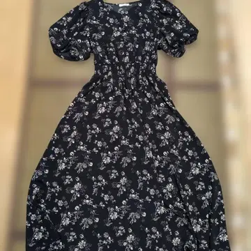 블랙 플라워 무늬 반팔 셔츠 원피스