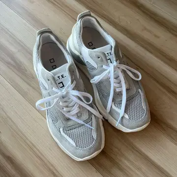 D.A.T.E. 스니커즈