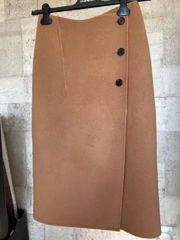 [ 새상품급 ] UNITED ARROWS 버튼 달린 랩스커트 40