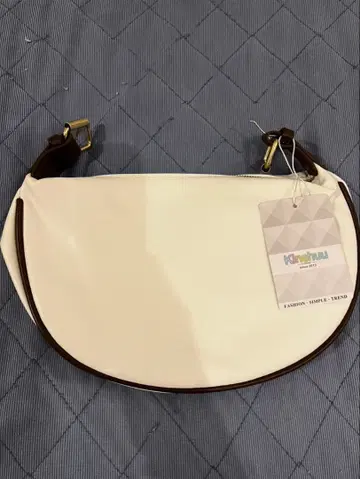 [ 새상품급 미사용 새상품 ] 화이트 합성 피혁 숄더백