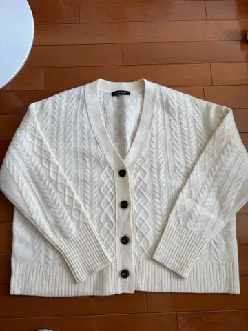 아이보리 케이블 니트 가디건