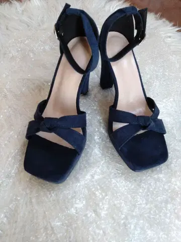 네이비 스웨이드 리본 포함 하이힐