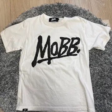 MOBB. 화이트 T셔츠 M 사이즈