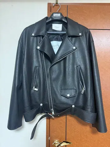 DRESS VOLUME 블랙 가죽 라이더 자켓