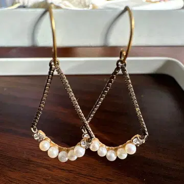 [ 새상품급 ] ete 귀걸이 펄 삼각형 골드