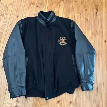 Kenny's 블랙 바시티 자켓