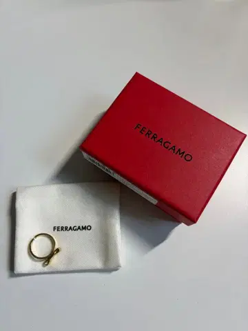 FERRAGAMO 리본 모티브 반지 골드