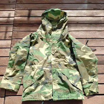 빈티지 카모플라쥬 밀리터리 후드 부착 자켓