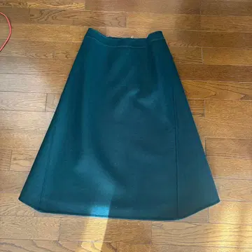 그린 드로어 플레어 스커트 무릎 기장