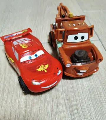 라이트닝 맥퀸과 메이터 미니카 세트