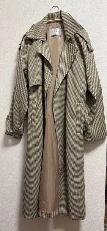 체크 무늬 트렌치코트